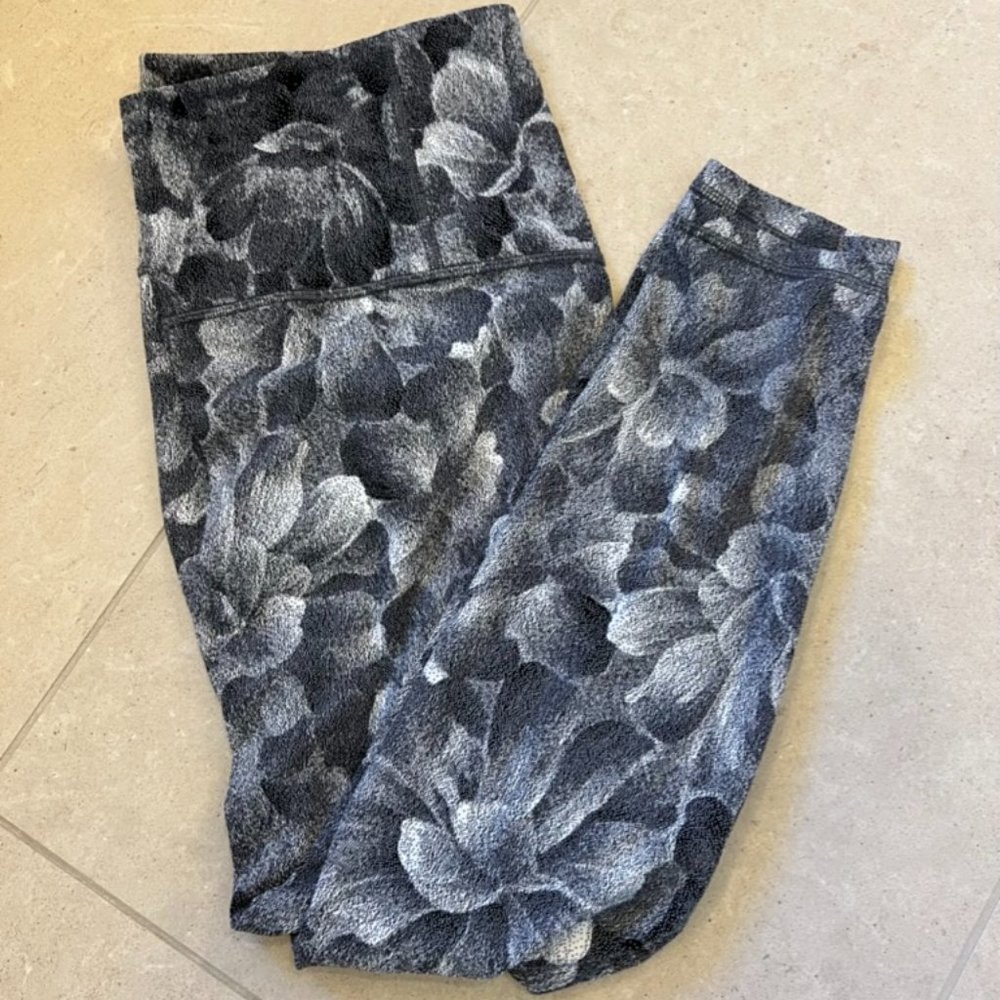 Athleta Elation Textured Leggings/Tights Size L EUC